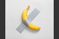 6,2 Millionen US-Dollar. In New York hat jemand rund 5,9 Millionen Euro für eine Banane und ein Stück Klebeband ausgegeben. Das Geld sei weniger Ausdruck der astronomischen Preise in der Weltstadt, sondern Beweis für den Erfolg einer provokanten Idee des Konzeptkünstlers Maurizio Cattelan, schrieb das Auktionshaus Sotheby's nach der Versteigerung. - © ---/Sotheby's/dpa