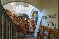Die Aufräumarbeiten werden der HU zufolge Wochen dauern. - © Soeren Stache/dpa
