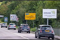 Viele wünschen sich, dass die Grenzkontrollen mehr im Hinterland gemacht werden. - © Harald Tittel/dpa