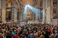 Warten, um Abschied zu nehmen - © Michael Kappeler/dpa