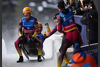 Hannes Orlamünder und Paul Constantin Gubitz aus Deutschland feiern nach ihrem Sieg bei der Rodel-WM in Whistler. - © DARRYL DYCK/The Canadian Press/AP/dpa