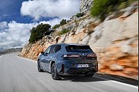 Don\\\'t stop me now: Muss man auch erst mal gar nicht, denn der BMW iX3 kann auf über 800 Normkilometer Reichweite zurückgreifen. - © Uwe Fischer/BMW AG/dpa-tmn