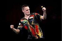 Ricardo Pietreczko aus Deutschland feiert seinen Sieg über Gian van Veen bei der Darts-WM. - © John Walton/Press Association/dpa