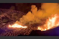 Dieses Bild aus einem vom U.S. Geological Survey zur Verfügung gestellten Video zeigt den Kilauea-Vulkans auf Big island, Hawaii. - © Uncredited/U.S. Geological Survey/AP/dpa
