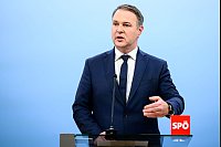 SPÖ-Chef Babler will nun «auf Augenhöhe» mit den Konservativen weiterverhandeln. - © Max Slovencik/APA/dpa