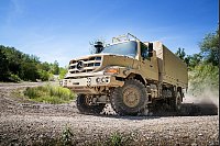 Lastentier in Reinform: Der Mercedes Zetros bringt Güter im militärischen und zivilen Auftrag ans Ziel - auch wenn dieses fernab asphaltierter Routen liegt. - © Henrik Morlock/Daimler Truck AG/dpa-tmn