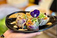 So sehen perfekt zubereitete Sommerrollen aus. - © Carola Frentzen/dpa-tmn