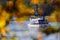 Auch die Ausflugsschiffe waren auf dem Hennesee unterwegs. - © Thomas Banneyer/dpa