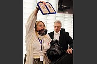 Die Partei der rechtsextremen und kremlfreundlichen EU-Parlamentarierin Diana Sosoaca, S.O.S. Romania, schaffte den Einzug in Rumäniens Parlament. - © Philipp von Ditfurth/dpa