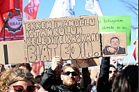 Die Demonstranten kritisierten die Repressionen der türkischen Regierung von Staatspräsident Recep Tayyip Erdogan. - © Roberto Pfeil/dpa