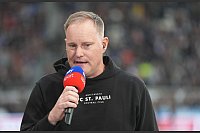 Der FC St. Pauli um Präsident Oke Göttlich will mit einer Genossenschaft finanziell flexibler werden. - © Marcus Brandt/dpa