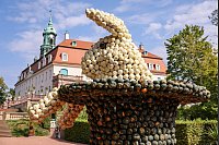 Entstanden sind bis zu vier Meter hohe Figuren. - © Jan Woitas/dpa