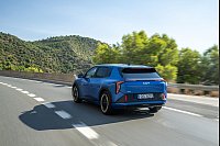 Flotte Fahrt? Gut, ein Rennwagen ist der EV4 nicht einem Sprintwert von null auf 100 in 7,5 Sekunden nicht, dafür ist er gutmütig abgestimmt, ohne schwammig zu wirken. - © Kia/dpa-tmn