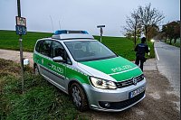 Gegen Mittag hatte ein 44 Jahre alter Mann der Polizei mitgeteilt, seine Schwester habe ihn mit einem Messer verletzt. - © Armin Weigel/dpa