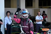 Kimi Antonelli aus Italien vom Team Mercedes-AMG Petronas Formula One Team jubelt über die Poleposition im Grand Prix von Miami. - © Hasan Bratic/dpa