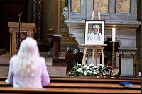 Trauer um Papst Franziskus in der St. Johannes Basilika - © Fabian Sommer/dpa