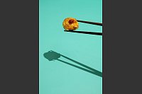 Im Ofen ger&ouml;stet und mit Chilisauce gew&uuml;rzt, bekommt Rosenkohl eine asiatische Note. - &copy; Ariane Bille/BVEO/dpa-tmn