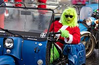 Grinch auf dem Domplatz in Erfurt - © Michael Reichel/dpa