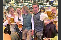 Drews und Silbereisen feiern zusammen. - © Britta Schultejans/dpa