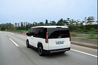 Wusch? Eher nein, aber so ein Gefährt ist freilich kein Rennwagen - schon allein wegen des hohen cw-Wertes. - © Kia/dpa-tmn