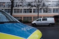 In einem Berliner Seniorenheim soll ein Mann seine Tochter mit einer Machete schwer verletzt haben. - © Jörg Carstensen/dpa