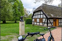 Kulturhistorischer Zwischenstopp in Ankershagen: das Schliemann-Museum als willkommene Abwechslung. - © Anita Arneitz/dpa-tmn
