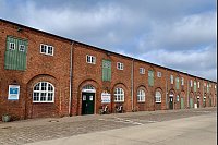Außerdem sehenswert in Cuxhaven: die Gebäude im alten Fischereihafen. - © Wolfgang Stelljes/dpa-tmn