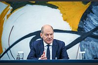 Kanzler Olaf Scholz gab nach einee Bund-Länder-Runde die Ergebnisse auch zu Corona bekannt - ein damals gewohntes Bild. - © Kay Nietfeld/dpa
