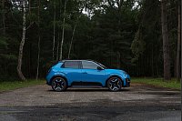 Kleiner japanischer Freund: Der neue, rund 3,97 Meter lange Nissan Micra tritt an - mit französischen Genen. - © Guillem Hernandez/Nissan/dpa-tmn