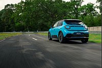 Kugelrunde Leuchteinheiten auch am Heck: Einige Gestaltungsmerkmale und Teile machen den Unterschied zum Renault R5 aus. - © Guillem Hernandez/Nissan/dpa-tmn