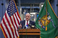 US-Schatzmeister Brandon Beach spricht in Philadelphia über das Ende der Pennys. - © Matt Slocum/AP/dpa