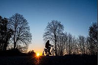 Sonnenaufgang im Münsterland - © Guido Kirchner/dpa