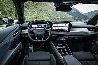 Willkommen in der Familie: Eine solche Bildschirmwand kennt man von anderen neuen Audi-Modellen. - © Audi AG/dpa-tmn