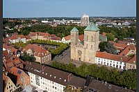 Im Dom von Osnabrück feierten rund 1.000 Gäste den Gottesdienst zur Amtseinführung von Bischof Dominicus. - © Friso Gentsch/dpa