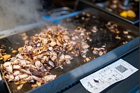 Den Fisch wird aus Mauretanien, Marokko und dem Senegal importiert. - © Philipp von Ditfurth/dpa