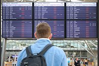 Am Flughafen Hamburg geht nichts mehr, einen Tag früher als erwartet. - © Georg Wendt/dpa