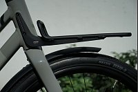 Aufpreispflichtig mit 50 Euro ist das Frontrack. Zehn Kilo extra d&uuml;rfen darauf mitfahren. - &copy; Stefan Wei&szlig;enborn/dpa-tmn