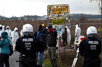 L&uuml;tzerath soll zur Kohlegewinnung abgebaggert werden. - &copy; Henning Kaiser/dpa