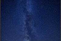 Wir sind Teil der Milchstraße und können von der Erde aus tausende Sterne dieser Galaxie sehen. (Archivbild) - © Patrick Pleul/dpa-Zentralbild/dpa