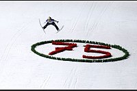 Domen Prevc gewinnt den Skiflug-Weltcup in Oberstdorf. - © Karl-Josef Hildenbrand/dpa