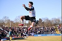 Jubel beim Fußball in Ulm: Semir Telalovic beim Spiel SSV Ulm gegen Jahn Regensburg. - © Harry Langer/dpa