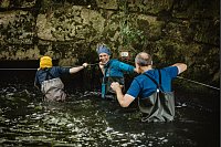 Gut festhalten: Mit der Strömung steigt der Abenteuerfaktor. - © Thomas Linkel/erlebe.bayern/dpa-tmn