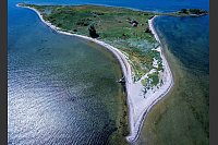 Die Insel Walfisch ist mit knapp neun Hektar die kleinste der drei Vogelschutzinseln in der Wismarbucht. - © Jens Büttner/dpa