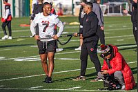 Touchdown-Flair in Berlin: Bijan Robinson trainiert mit den Atlanta Falcons. - © Andreas Gora/dpa
