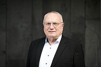 Auch der frühere Bremer Finanzstaatsrat Hans-Henning Lühr ist Vermittler. (Archivbild) - © Sina Schuldt/dpa