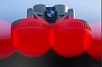 Rote Lichter in München: BMW hat im dritten Quartal einen Rückgang der Gewinne verzeichnet. - © Lennart Preiss/dpa