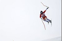 Franjo von Allmen aus der Schweiz auf der Strecke bei der Ski alpin-Weltmeisterschaft. - © Gabriele Facciotti/AP/dpa