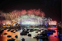 Besonders groß war das Feuerwerk diesmal in Sydney. - © Bianca De Marchi/AAP/dpa