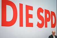 Bundeskanzler Scholz - wann kommt die Vertrauensfrage ? - © Kay Nietfeld/dpa