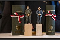 Söder und Steinmeier als Holzfiguren - 500 Jahre Bauernaufstand - © Stefan Puchner/dpa